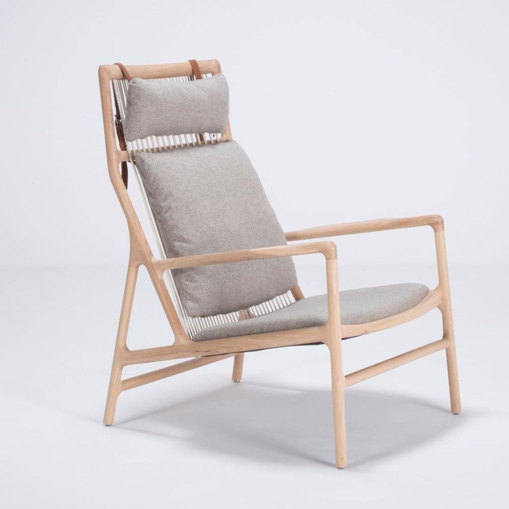 Gazzda Kreslo s konštrukciou z dubového dreva so sivým textilným sedadlom  Dedo, značky Gazzda
